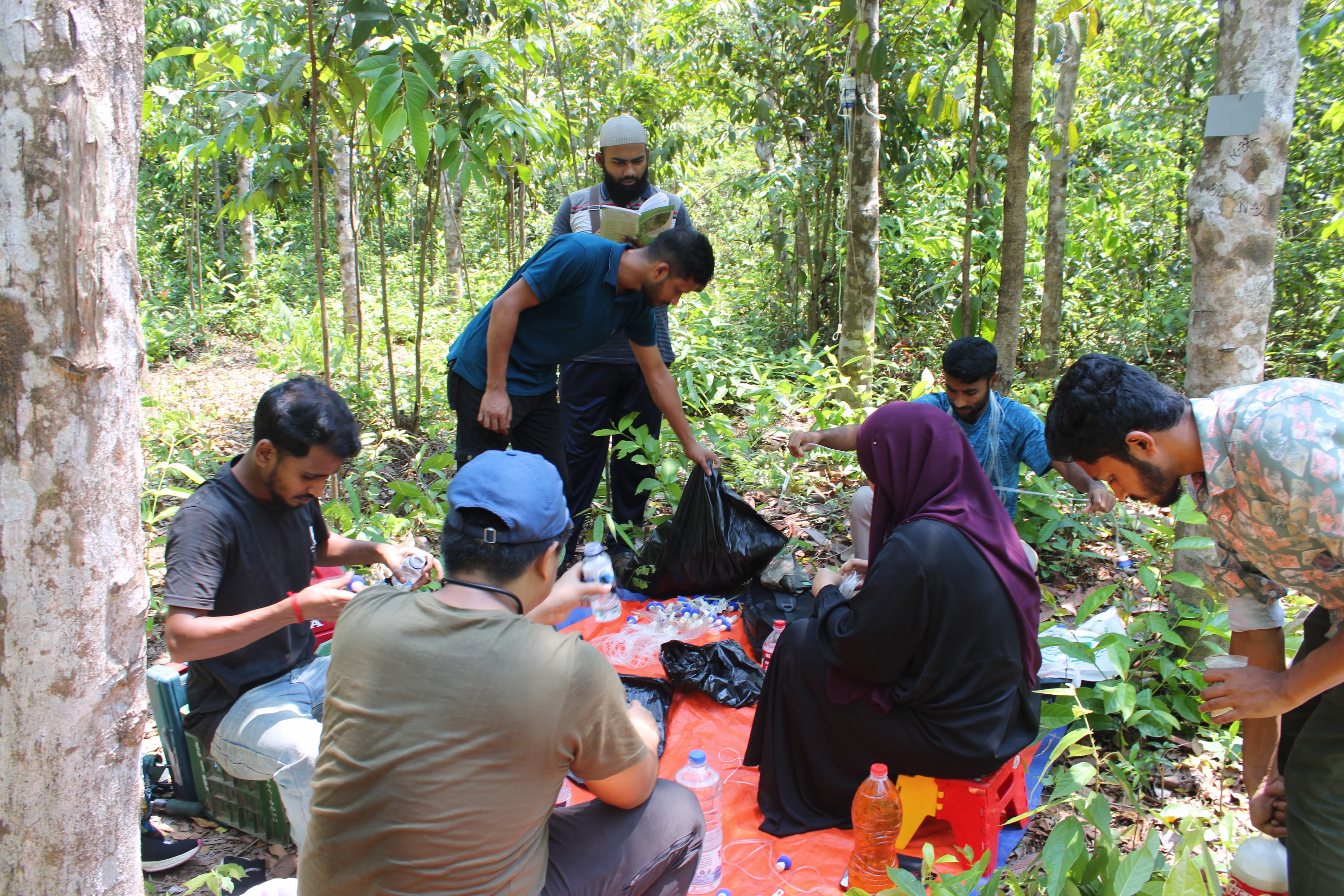 ফাঁসিয়াখালি ফিল্ডে গবেষণা দল